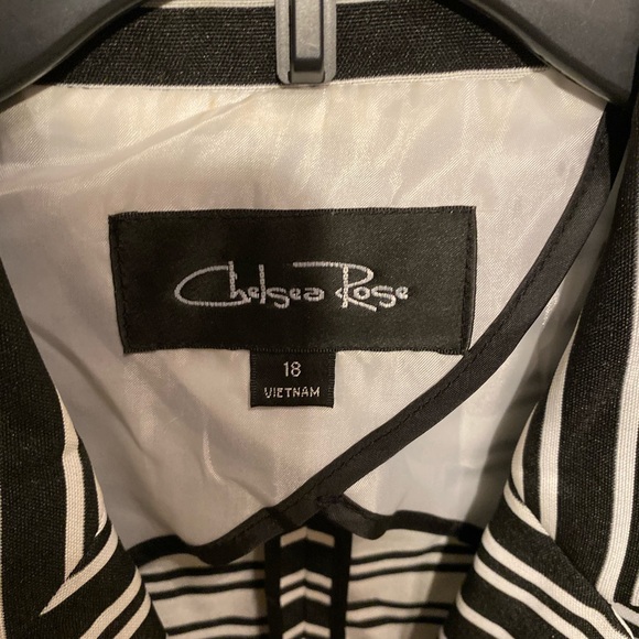 Black and white striped blazer - Picture 2 of 2